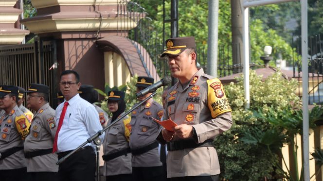 
 Wakapolres Metro Jakarta Timur Pimpin Upacara Hari Kesadaran Nasional