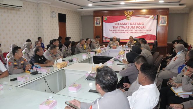 
 Kapolres Metro Jakarta Timur terima Tim Wasops Itwsasum Polri dalam Operasi Ketupat Jaya 2024