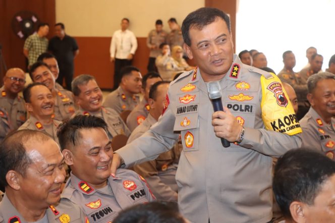 
 Kapolda Jateng Menekankan Empati Polri untuk Mendapatkan Simpati Masyarakat