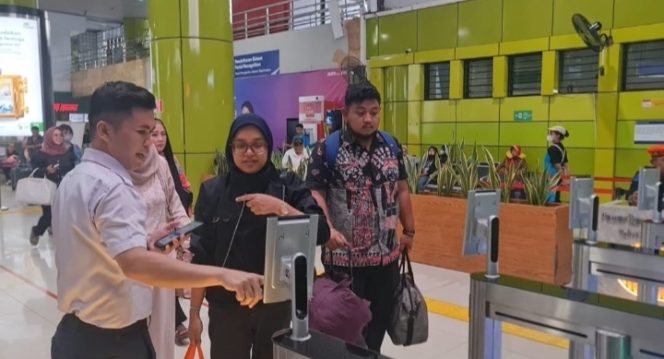 
 Angkutan Lebaran H-8, 32 Ribu Lebih Penumpang Berangkat Dari Daop 1 Jakarta