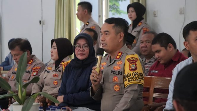 
 Polres Metro Jakarta Timur Giat Jumat Curhat Bersama Panti Bina Netra Cahaya Bathin