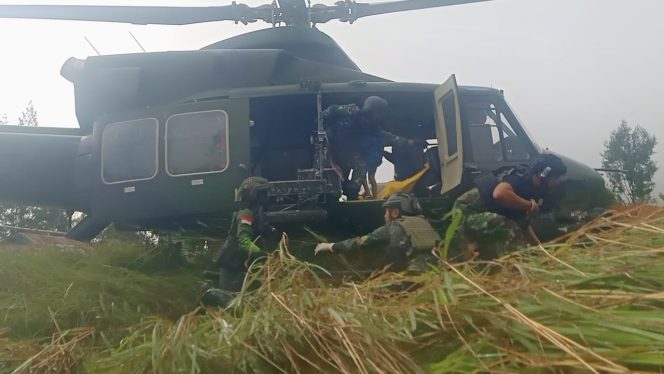 
 Gabungan TNI Polri Berhasil Evakuasi Jenazah Korban Penembakan OPM