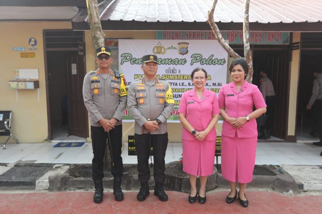 
 Kunker ke Polres Taput, Kapolda Sumut Harap Polisi Jadi Pelopor Kebaikan