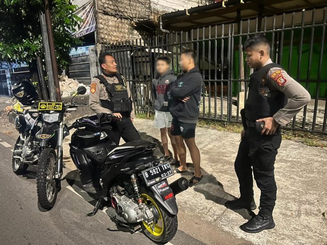 
 Tim TP3 Polres Metro Jakarta Timur Amankan 2 Pemuda di Duren Sawit