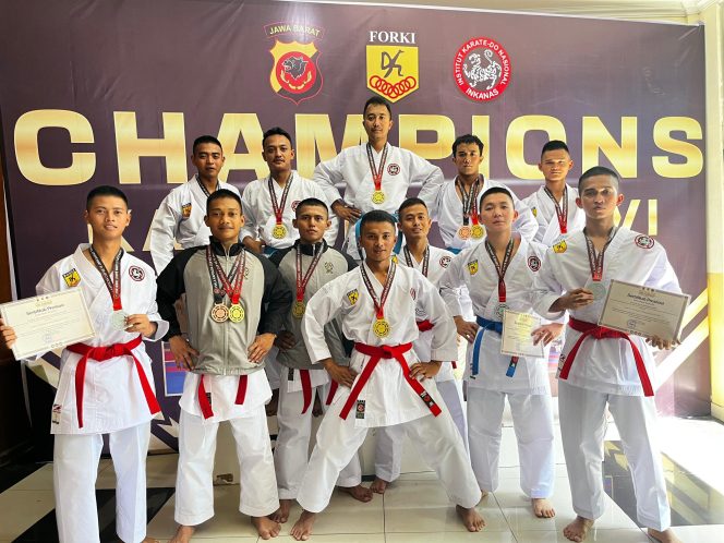 
 Yonif 300/Brajawijaya Raih Medali Emas Kejurda Karate Inkanas Piala Kapolda Jabar 2024