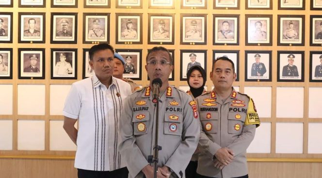 
 Polres Metro Jakarta Beberkan Kronologi Pemotor Meninggal Dunia Tertancap Pagar di Kramatjati