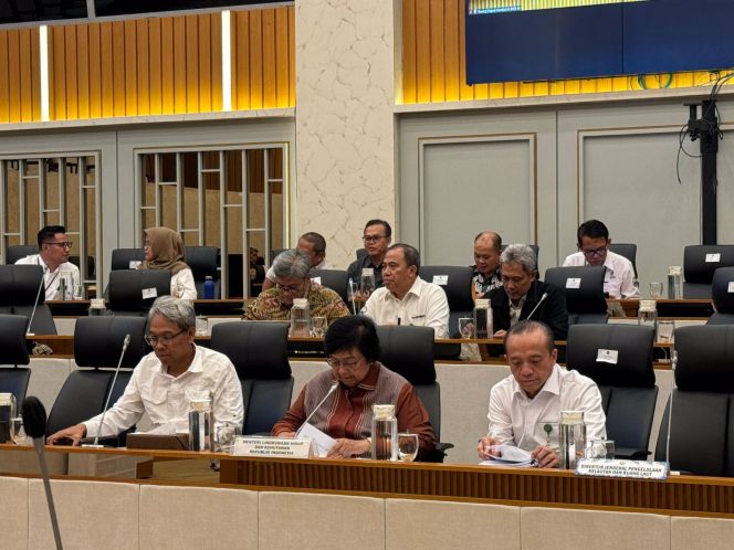 
 Pemerintah, Komisi IV DPR RI, dan Komite II DPD RI Sepakati Naskah RUU KSDAHE