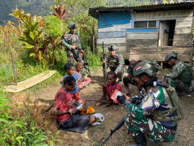 
 Warga Bilogai Sambut Gembira Pengobatan Keliling Satuan Koops Habema