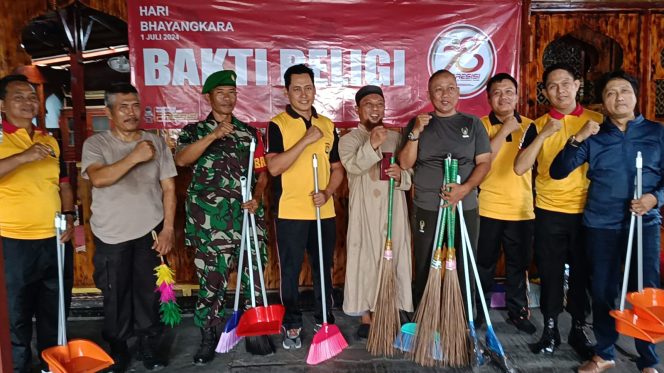 
 Polres Metro Jakarta Utara Gelar Bakti Religi di Mushola AL Mubaroq Kampung Nelayan Cilincing dalam Rangka Hari Bhayangkara Ke-78