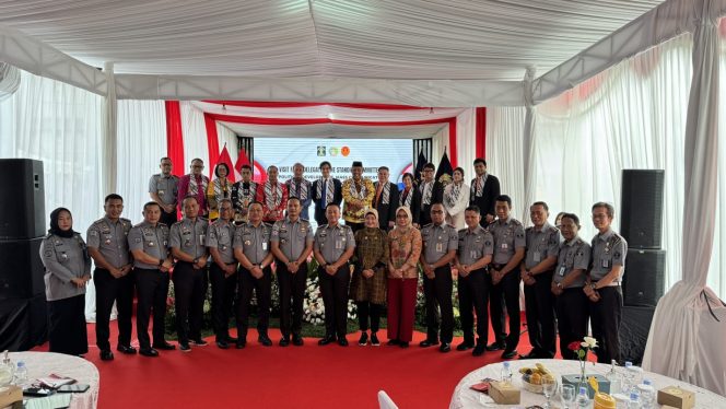 
 Dirjen Pemasyarakatan dan kanwil kemenkumham DKI Jakarta Menerima Kunjungan Delegasi Parlemen Thailand di lapas Narkotika Kelas IIA Jakarta