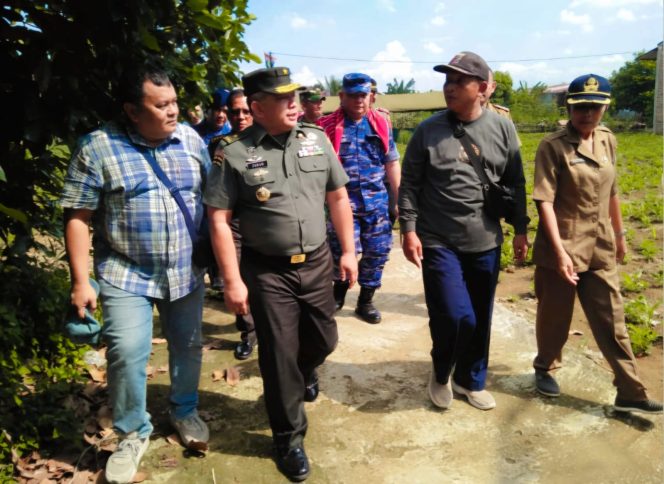 
 Danlanud Soewondo Kolonel Pnb Ucok Enrico Hutadjulu Dampingi Staf Ahli Panglima TNI Giat Ketahanan Pangan di Namorambe