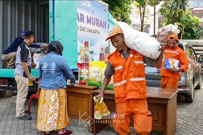 
 Warga Sangat Antusias Sambut Pasar Murah di Kelurahan Kebon Kelapa, Jakpus