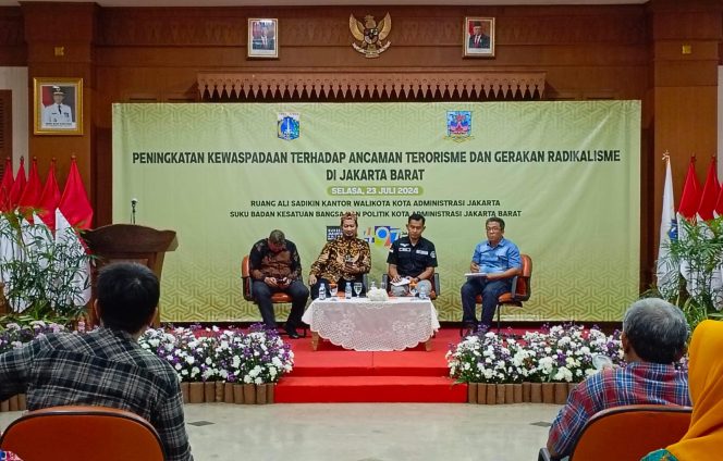 
 Eks Napiter Ken Setiawan Jadi Pembicara Diskusi Kewaspadaan Dini Kesbangpol Jakbar