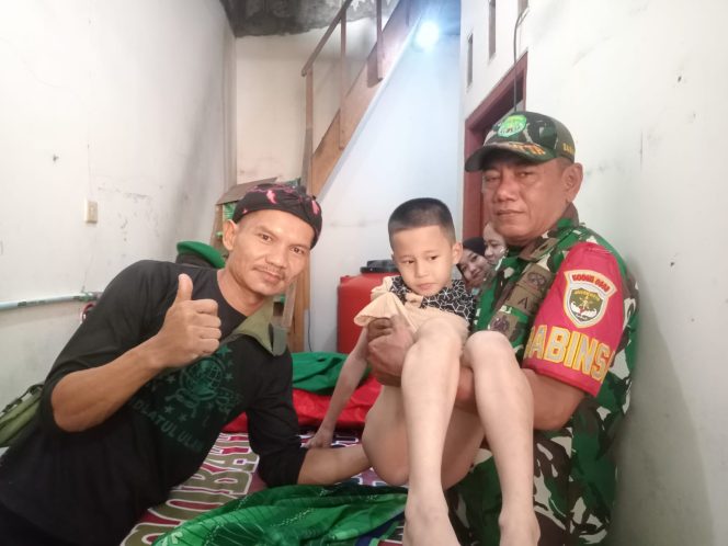 
 Door To Door Sunatan Gratis Kodim 0503/JB Bersama Media Komunitastodays di RW 012 Kapuk