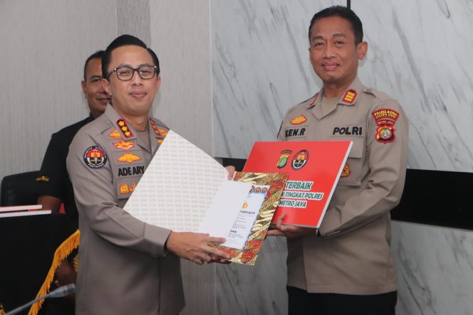 
 Media Mitra Polres Metro Jakut Berikan Ucapan Kepada Kasi Humas Polres Metro Jakarta Utara