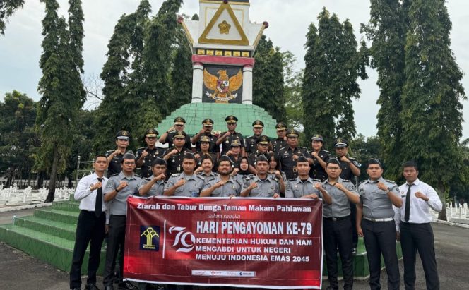 
 Upacara Ziarah Tabur Bunga di Taman Makam Pahlawan Untuk Peringati Hari Pengayoman Ke-79