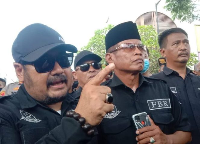 
 Babeh Djamil Peringatkan Banke di Kamal Jangan Bertingak Arogan