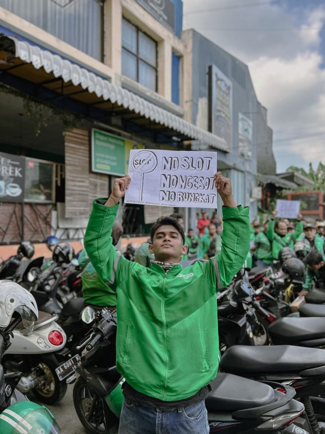 
 Komunitas Pengemudi Ojeg Online, Gelar Aksi Damai Tuntut Program Slot di hilangkan