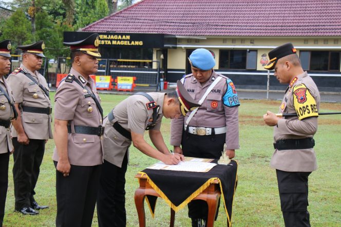 
 Kapolresta Magelang Pimpin Upacara Sertijab Kasatpamobvit dan Kapolsek Tegalrejo