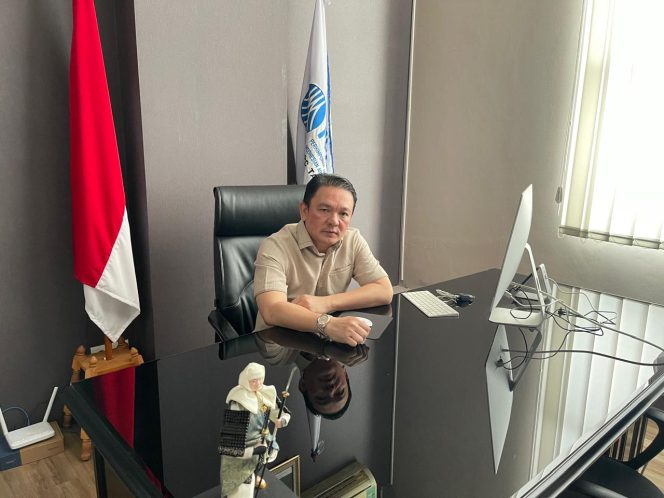 
 Dr. Dhoni Martien, Ketua LBH SMSI “OTT Hakim PN Surabaya Momentum Pembenahan Integritas Peradilan”