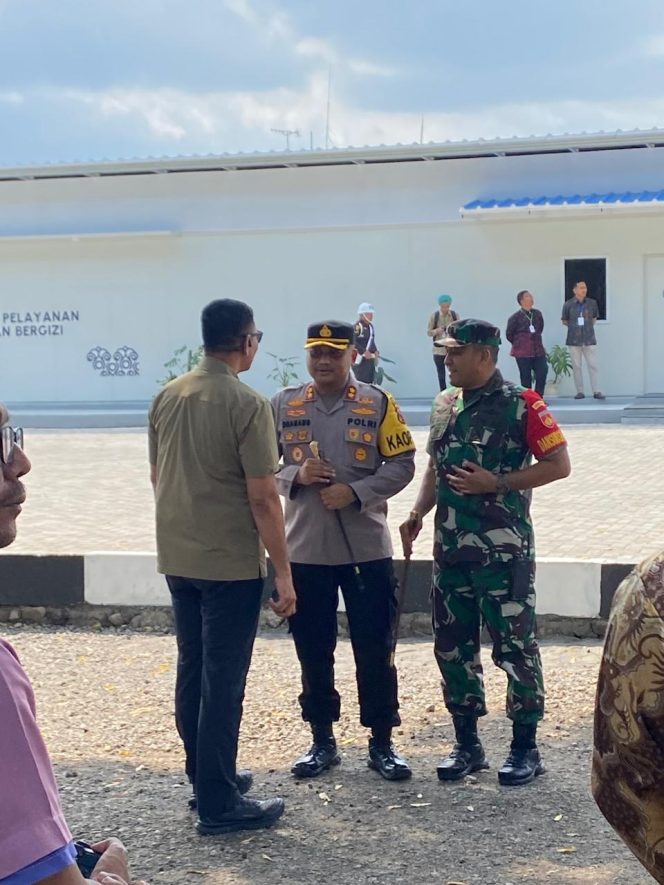 
 Saat Presiden RI Tinjau Dapur Pelayanan Makan Bergizi, Kapolres Magelang Kota Dan Dandim 0705 Magelang Memimpin Pengamanan