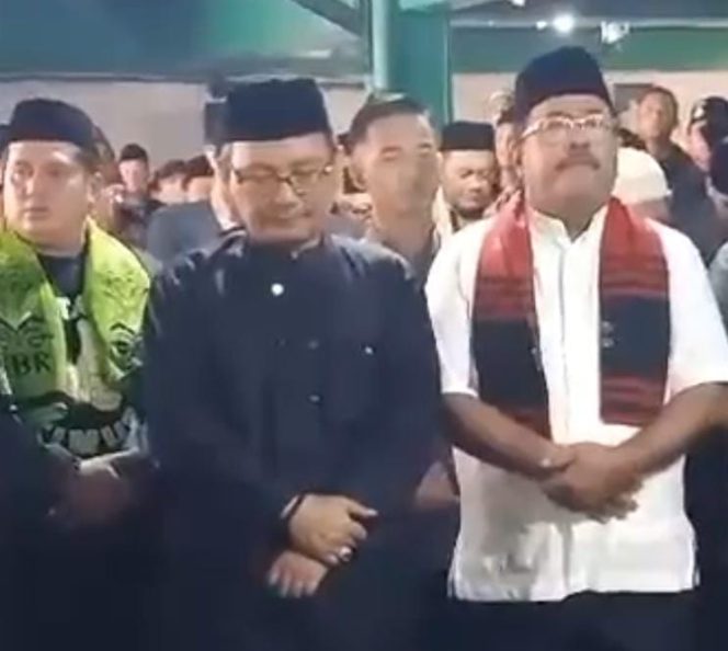 
 Imam Besar FBR KH.Lutfi Hakim Gelar Tawaqufan di Makam Ulama Betawi