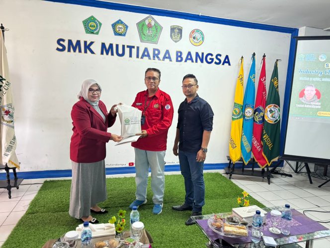 
 Industry Class Desain Komunikasi Visual Diadakan di SMK Mutiara Bangsa