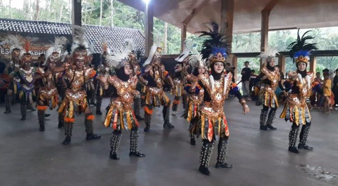 
 Pentas Seni Topeng Ireng Pesona Abhirama Meriahkan Pasar Tani Salaman Magelang