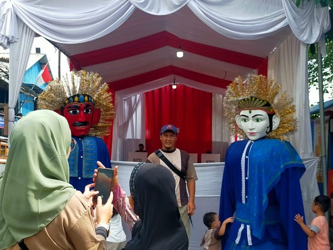 
 Semangat Warga DKI Jakarta Menggunakan Hak Pilih di Pilkada 2024, Terlihat di Berbagai TPS