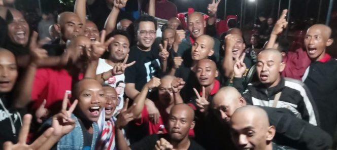 
 Timses Pendukung Progres 02 Grengseng-Sahid Gelar Gundul Massal di Kediaman Calon Bupati Kabupaten Magelang