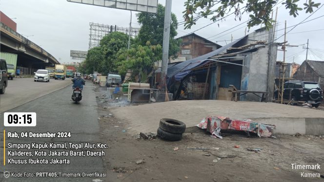 
 Warga Keluhkan Keberadaan Bangunan Indrit di Jalan Kayu Besar, Kalideres