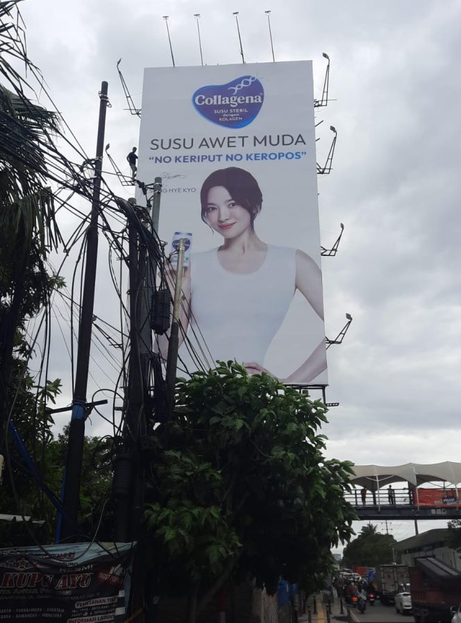 
 Reklame Tak Berizin Kembali Terpasang, Ada Apa dengan Satpol PP Jakarta Barat?