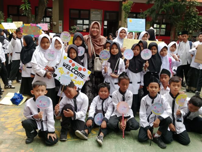 
 Ratusan Siswa SDN Belendung Tengah 1 Ikut Pawai Tarhib Ramadhan