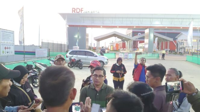 
 Rapat Tertutup Soal Polusi RDF Plant Jakarta: Media Dilarang Meliput, Dugaan Ada yang Ditutupi!