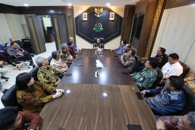 
 Kajati DKI Jakarta Dr.Patris Yusrian Jaya Dikukuhkan Sebagai Relawan Pajak