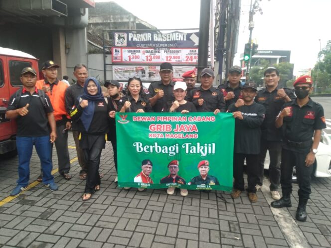 
 Gerakan Masyarakat Indonesia Bersatu (GRIB) Jaya DPC Kota Magelang Lakukan Aksi Berbagi Takjil di Bulan Ramadhan