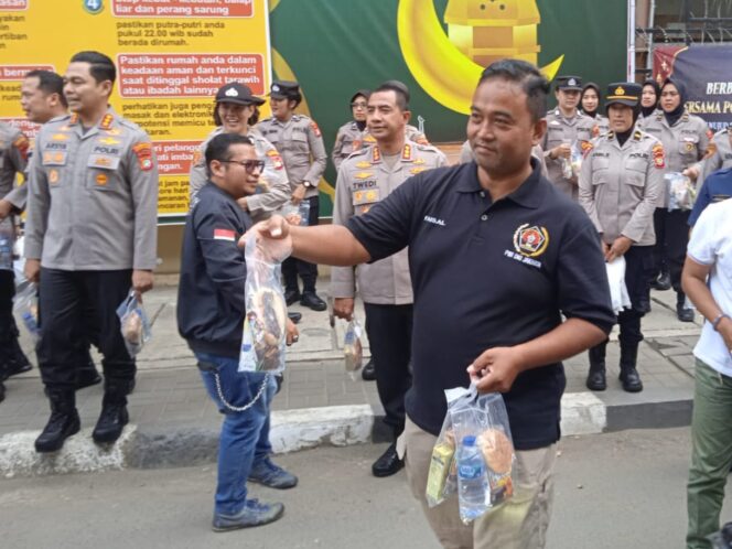 
 Mabes Polri Gelar Buka Puasa Bersama dengan Media di Seluruh Indonesia