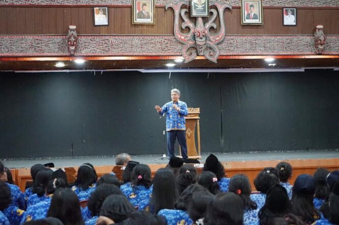 
 Wakil Bupati Taput Pimpin Sosialisasi Tunjangan Profesi Guru (TPG)