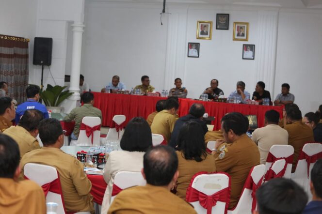 
 Bupati Taput JTP Hutabarat Pimpin Rapat Forkopimda Penanganan Bencana Gempa Bumi Tapanuli Utara