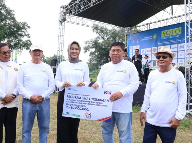 
 Daop 6 Bagikan 500 Paket Sembako dalam Program Solo Berbagi Rayakan Lebaran 2025