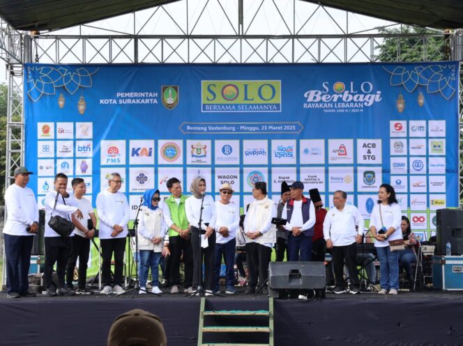 
 Daop 6 Bagikan 500 Paket Sembako dalam Program Solo Berbagi Rayakan Lebaran 2025