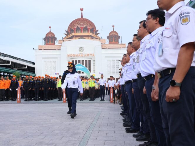 
 Pastikan Mudik Lebaran Berjalan Selamat, Nyaman dan Menyenangkan, KAI Daop 6 Yogyakarta Selenggarakan Apel Gelar Pasukan Posko Angkutan Lebaran 2025