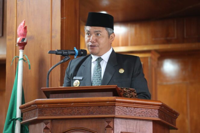 
 Wakil Bupati Tapanuli Utara Hadiri Rapat Paripurna DPRD Kabupaten Tapanuli Utara