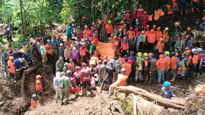 
 Longsor di Pacet, Kodim 0815/Mojokerto Terjunkan Tim Evakuasi