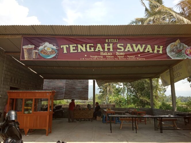 
 Tempat Kuliner Unik di Magelang: Kedai Tengah Sawah, Wajib Dikunjungi!