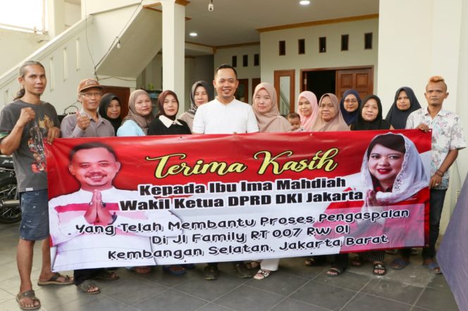 
 Warga Jalan Family Kembangan Selatan Apresiasi Pengaspalan Jalan yang di Dukung Pihak DPRD DKI Jakarta