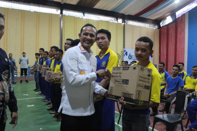 
 Lapas Narkotika Cirebon BersamaVihara Hemadhiro Mettavati Dan Parami Berbagi 1.300 Paket Alat Mandi untuk Warga Binaan