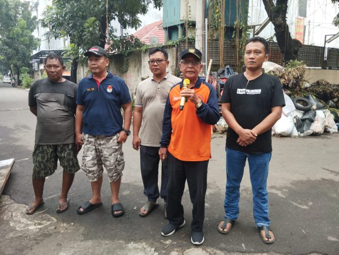 
 Wujudkan Lingkungan Hijau, RW 10 Palmerah Gelar Kerja Bakti Massal dengan Apresiasi bagi Warga