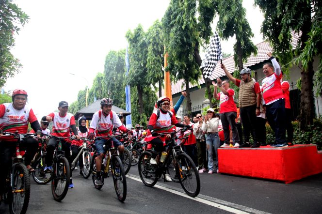 
 Ribuan Peserta Tumpah Ruah di Pasar Seni Ancol, Semarak Fun Bike SIWO PWI Jaya Meriahkan Hari Kebangkitan Nasional 2025