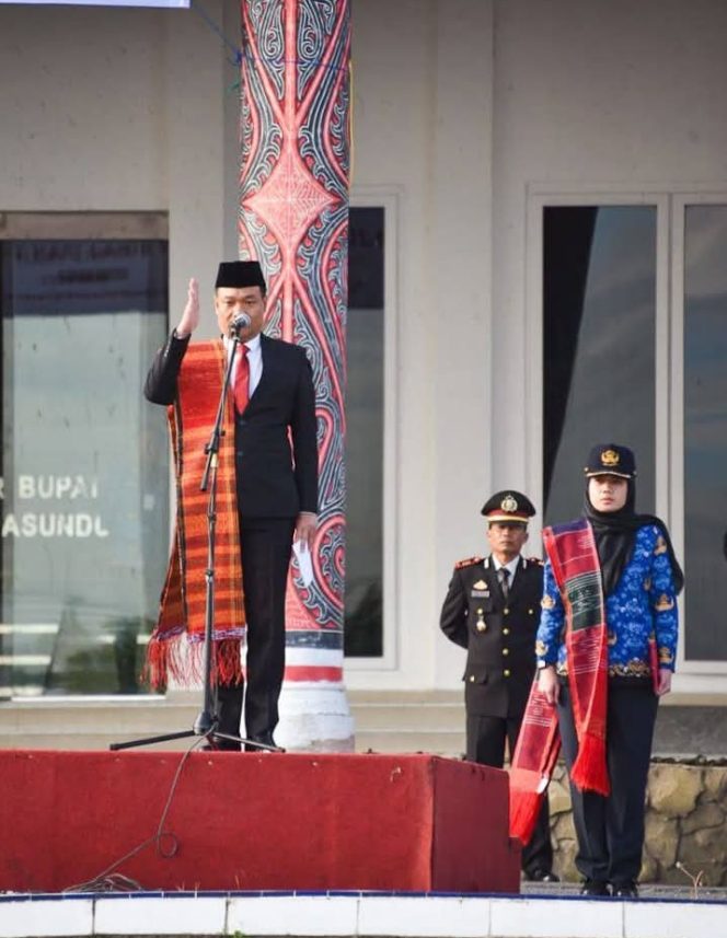 
 Memperingati Hari Lahir Pancasila Tahun 2025 Bupati Humbang Hasundutan,Dr.Oloan P Nababan S.H,MH , Pimpin Upacara